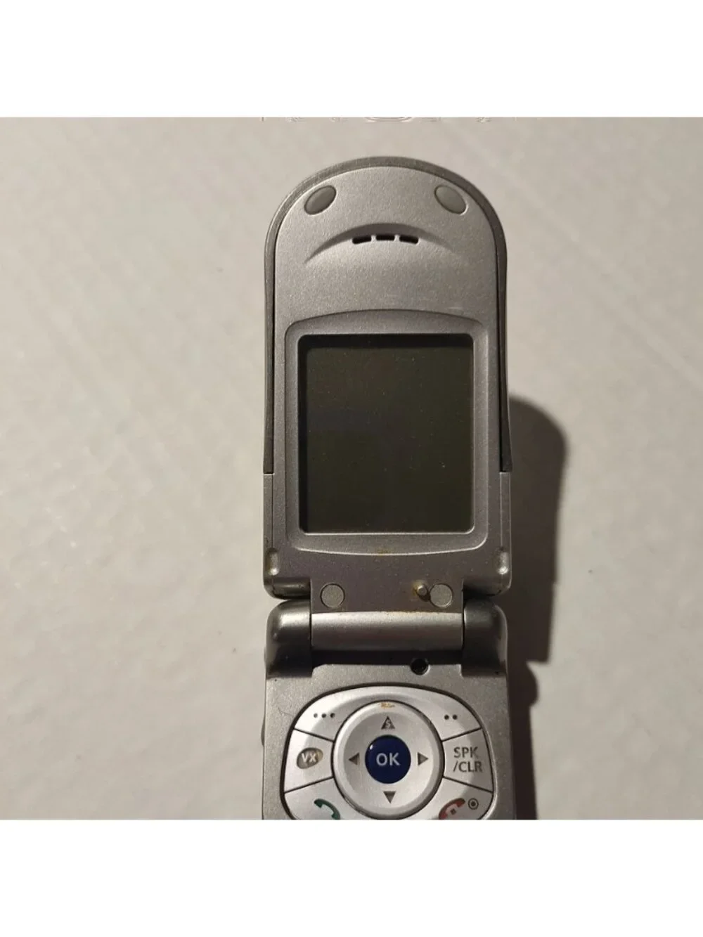 Virgin Mobile Audiovox Flip Phone Silver Retro Collectible Vintage Cell Phone**